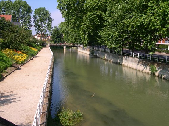  promenade fleurie le long du canal du Trévois